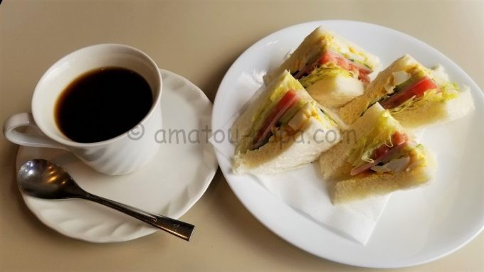 喫茶室ルノアールのコーヒーとサンドイッチ