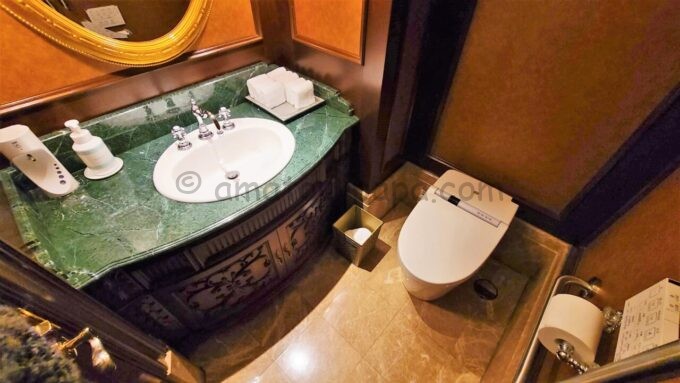 東京ディズニーランドホテルの専用ラウンジ「マーセリンサロン」のトイレ