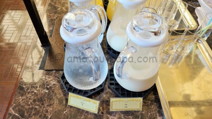 東京ディズニーランドホテルのドリーマーズ・ラウンジの朝食「水と牛乳」