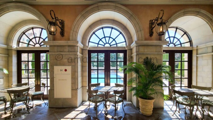 ホテルミラコスタのスパ＆プール「テルメ・ヴェネツィア」からの眺め（屋外プール方面）