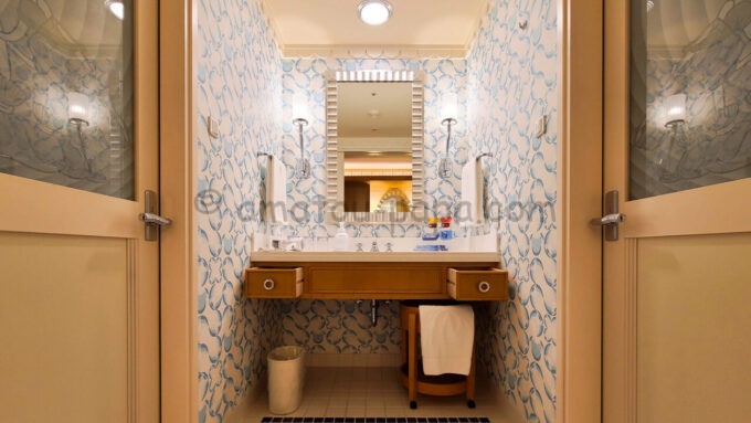ディズニーアンバサダーホテル「キングダム ハーツ 20thアニバーサリースペシャルルーム」の洗面所