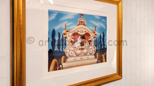 東京ディズニーランドホテル「コンシェルジュ ディズニーシンデレラルーム」に飾られている絵（かぼちゃの馬車に乗るシンデレラと王子）