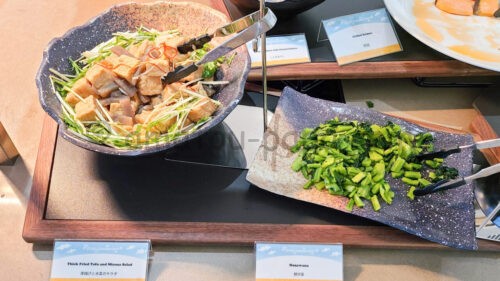 東京ディズニーリゾート・トイ・ストーリーホテルのロッツォ・ガーデンカフェの厚揚げと水菜のサラダと野沢菜
