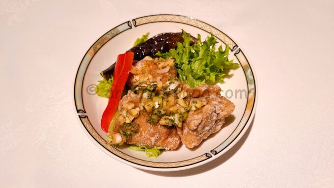 シルクロードガーデンの鶏肉と野菜の唐揚げ（取り分け）