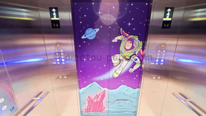東京ディズニーリゾート・トイ・ストーリーホテルのバズ・ライトイヤーがテーマのエレベーター