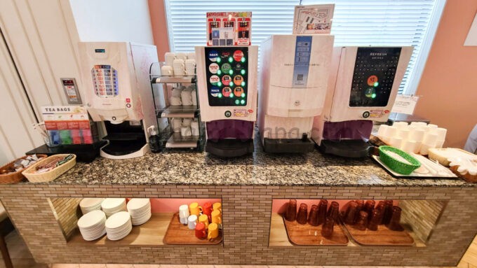ザ パーク フロント ホテル アット ユニバーサル・スタジオ・ジャパンの朝食ブッフェ会場に設置されている「ドリンクバー」