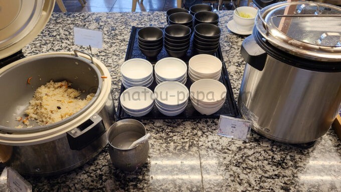ザ パーク フロント ホテル アット ユニバーサル・スタジオ・ジャパンの朝食ブッフェ「炊き込みご飯、お粥」