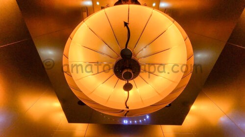 ザ パーク フロント ホテル アット ユニバーサル・スタジオ・ジャパンのエレベーター内の天井で回転している時計針