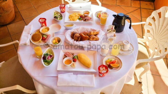 東京ディズニーシー・ホテルミラコスタ「ヴェネツィア・サイド テラスルーム」の朝食（ルームサービス）