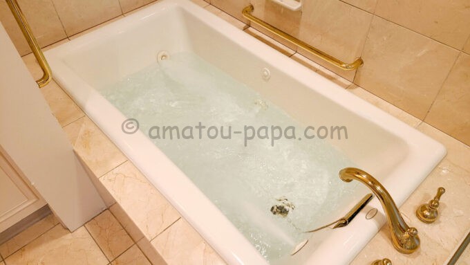 東京ディズニーシー・ホテルミラコスタ「ヴェネツィア・サイド テラスルーム」の浴槽（ジェットバス / ジャグジーバス）