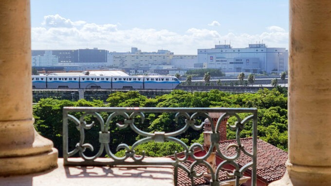 東京ディズニーシー・ホテルミラコスタ「ヴェネツィア・サイド テラスルーム」から眺めるディズニーリゾートライン