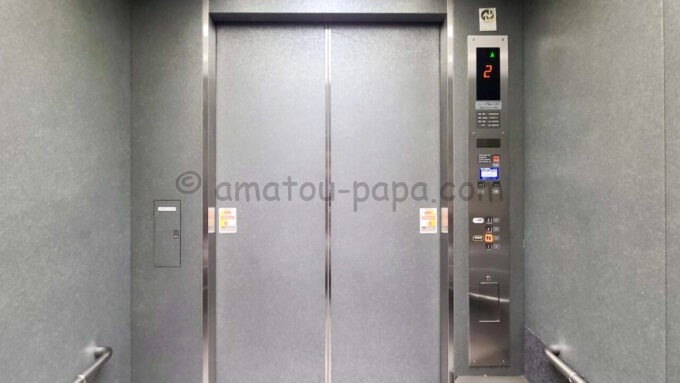 USJ（ユニバーサル・スタジオ・ジャパン）のJALラウンジのエレベーターの中