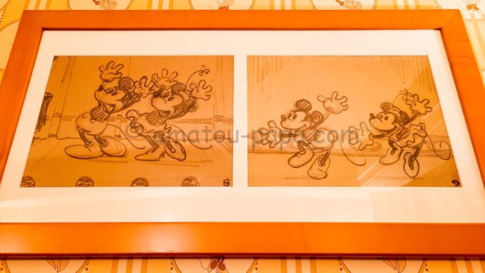 ディズニーアンバサダーホテル「ミニーマウスルーム」に飾られているミニーとミッキーの絵