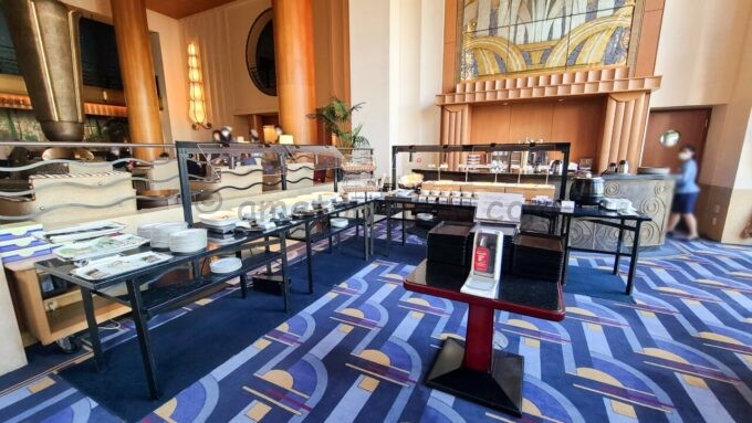 ディズニーアンバサダーホテルのハイピリオン・ラウンジの朝食ブッフェの雰囲気