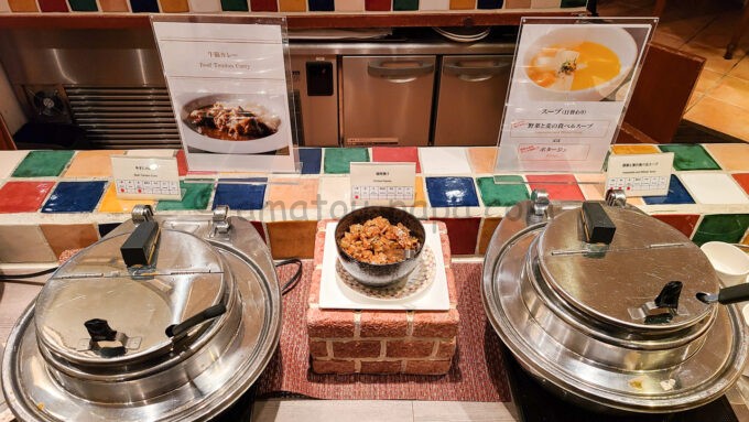 浦安ブライトンホテル東京ベイの朝食ビュッフェ「牛すじカレー、日替わりスープ」