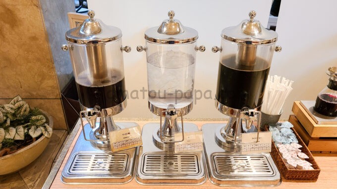 浦安ブライトンホテル東京ベイの朝食ビュッフェ「ウーロン茶、水、アイスコーヒー」