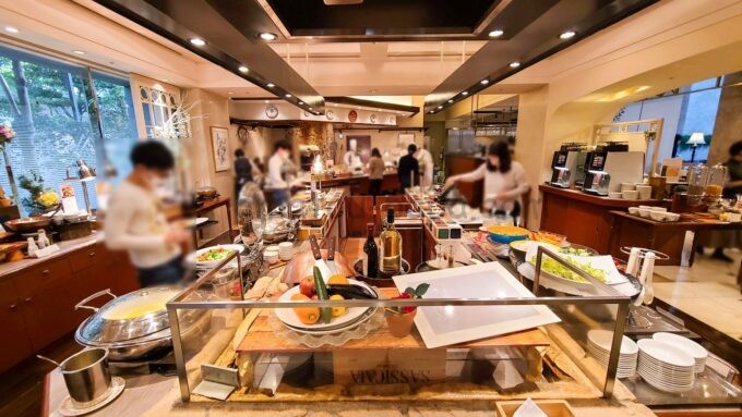 浦安ブライトンホテル東京ベイの朝食会場「レストラン カシュカシュ」の雰囲気