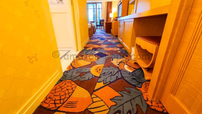 ディズニーアンバサダーホテル「チップとデールルーム」のカーペット