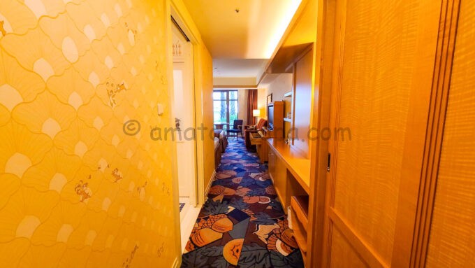 ディズニーアンバサダーホテル「チップとデールルーム」に入室直後の雰囲気