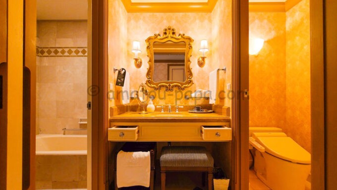 東京ディズニーシー・ホテルミラコスタ「パラッツォパティオルーム」の風呂、洗面台、トイレ