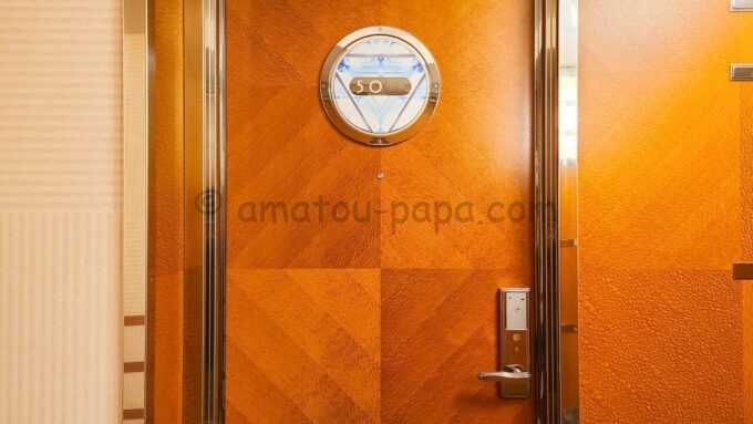 ディズニーアンバサダーホテル「マーベルスペシャルルーム“アイアンマン”」のドア