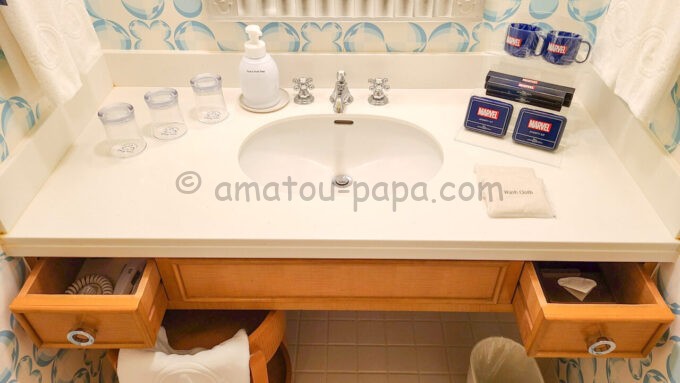 ディズニーアンバサダーホテル「マーベルスペシャルルーム“アイアンマン”」の洗面台