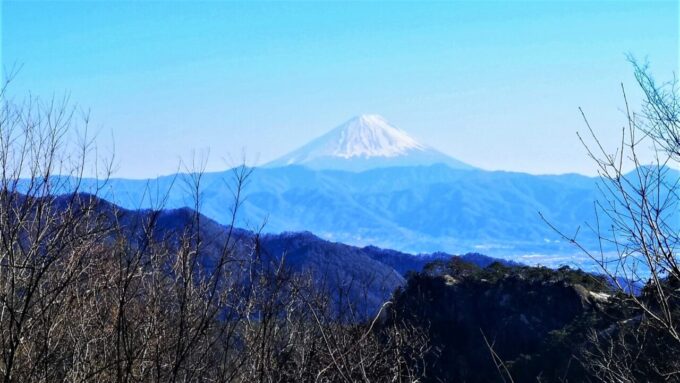 昇仙峡ロープウェイ山頂駅にある富士山遥拝所（ふじさんようはいじょ）から眺める富士山