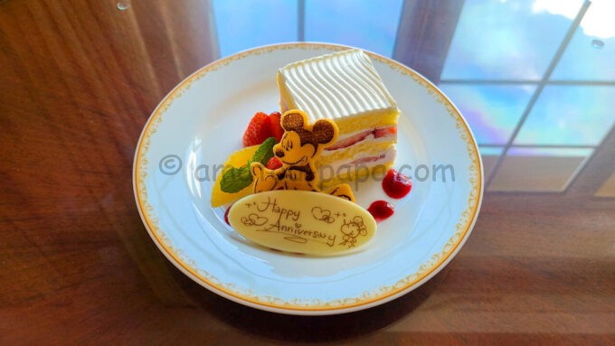 東京ディズニーランドホテルのルームサービス「ストロベリーショートケーキ」